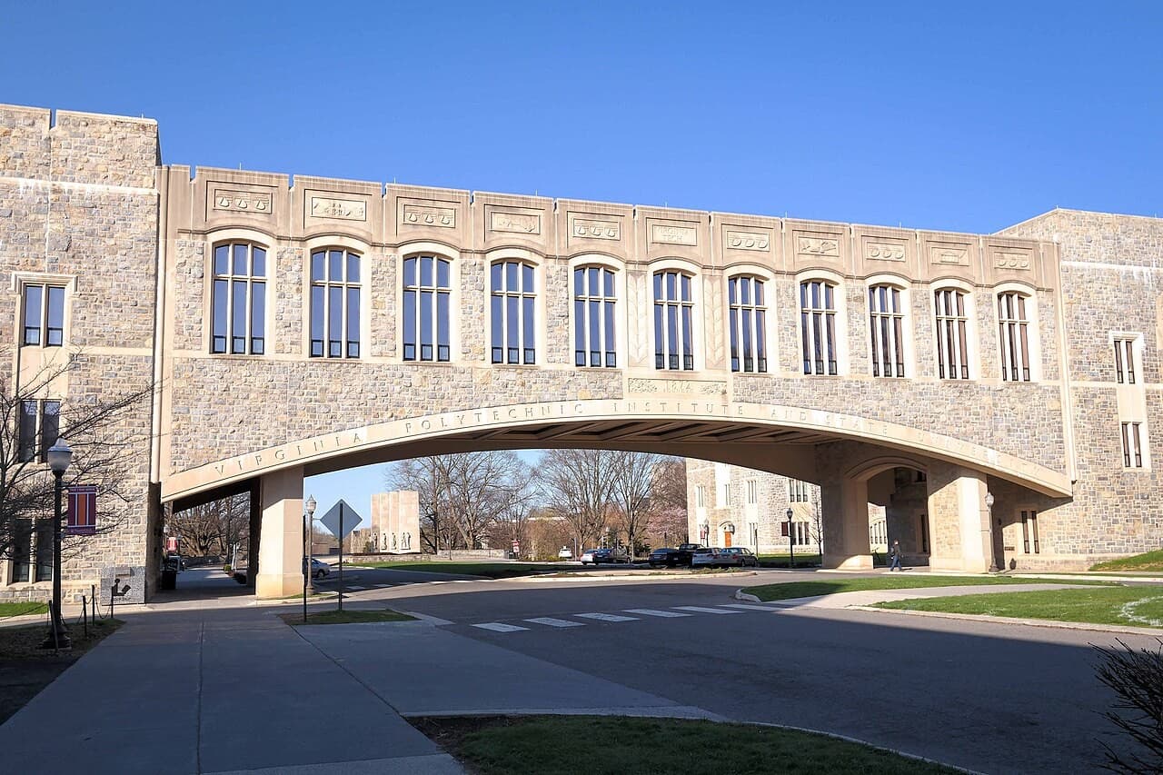 The Torgersen Bridge spanning Alumni Mall, the signature feature of Torgersen Hall